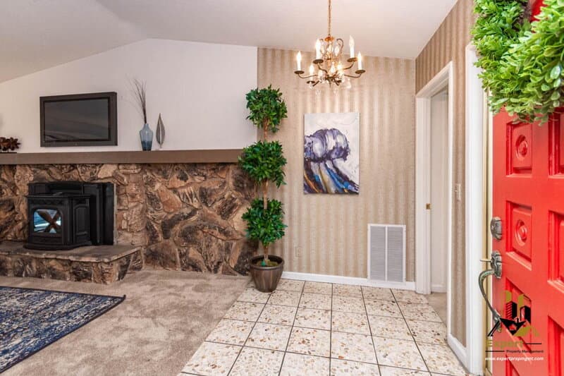 Newcastle House: 1811 Oak Terrace