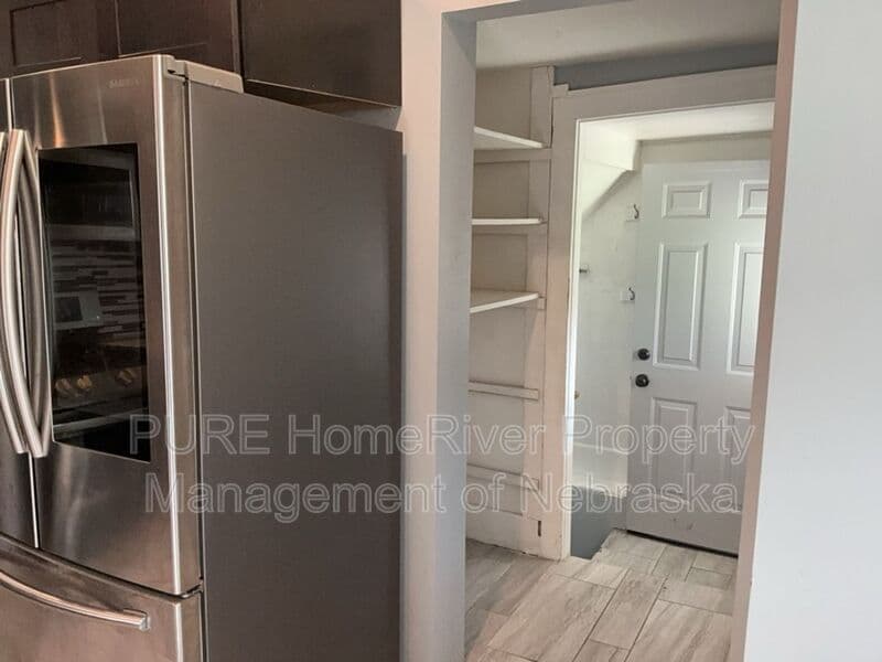 Omaha House: 1424 S 46th Street