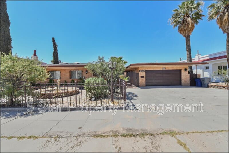 El Paso House: 3030 Aurora Avenue