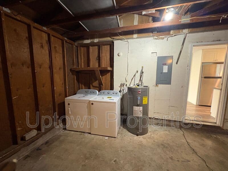 Tigard House: 8120 SW Thorn St
