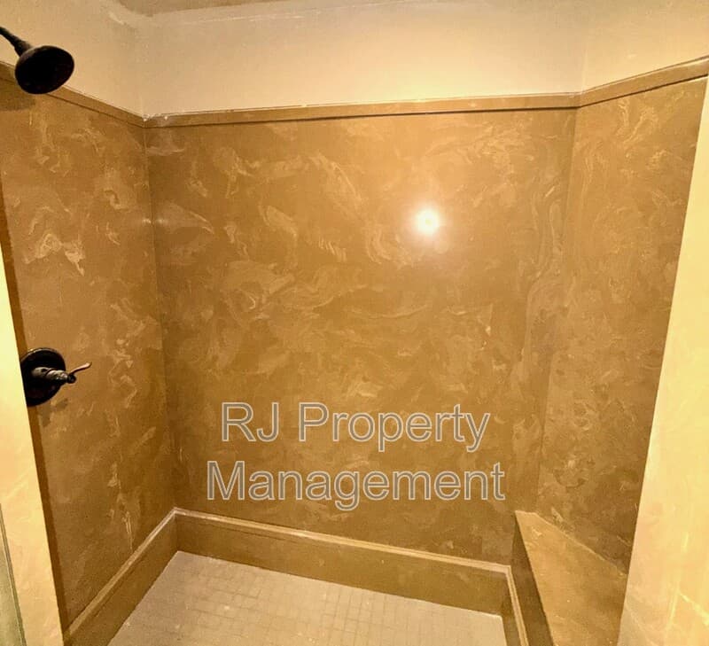 Cordova House: 8610 Dena Cv W