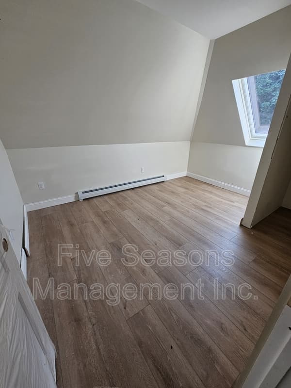 Burlington Condo: 75 Loomis Street - 2