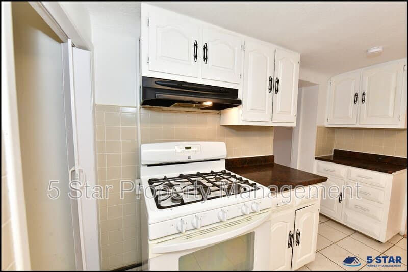 El Paso House: 7817 West Dr