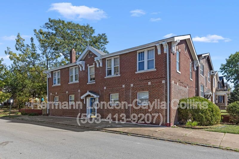 Saint Louis House: 6918 Moellenhoff Street