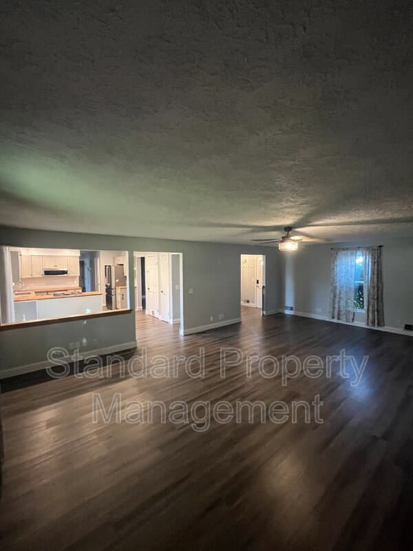 Rochester House: 43 Applewood Drive