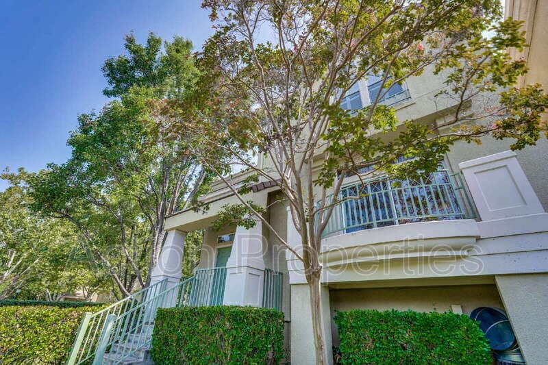 Mountain View Townhome: 146 Holly Court