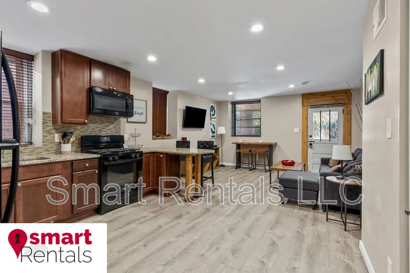 St. Louis Condo: 3640 Shaw Blvd - BW