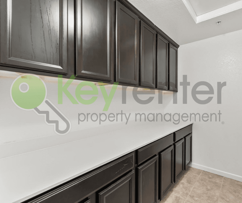 Lincoln House: 1552 Flora Way