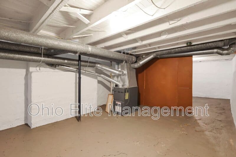 Columbus House: 2709 Sullivant Ave