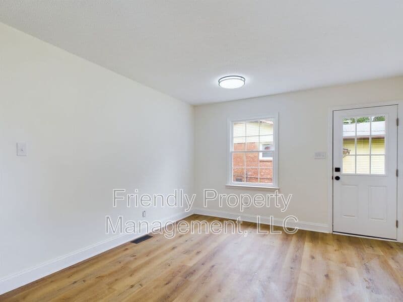 Winston Salem House: 4136 Kingsland Circle