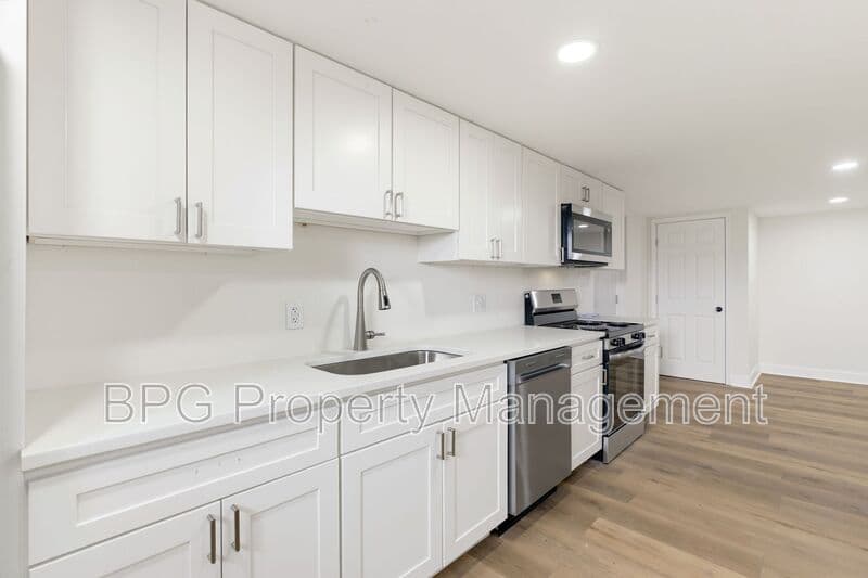 Woodstock Condo: 204 N Muhlenberg St