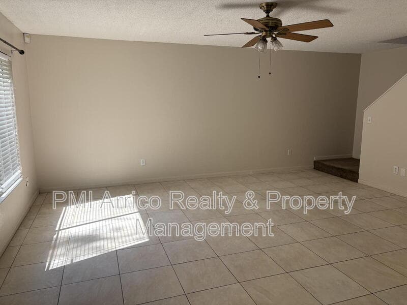 Tampa Townhome: 7430 E Bank Dr