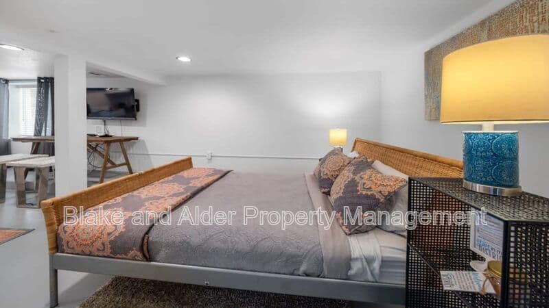 Portland House: 5936 SW 30th Ave