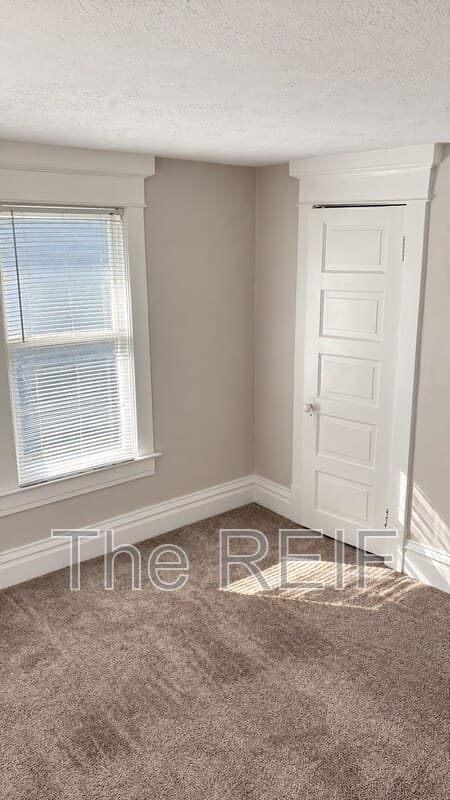 Lansing Condo: 513 North Magnolia Avenue 2nd Floor