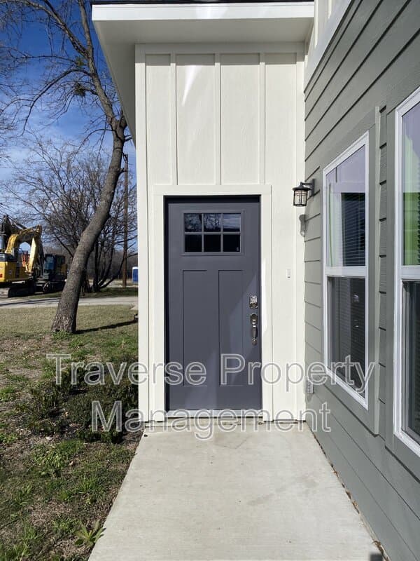 Fort Worth House: 1309 Arizona Ave
