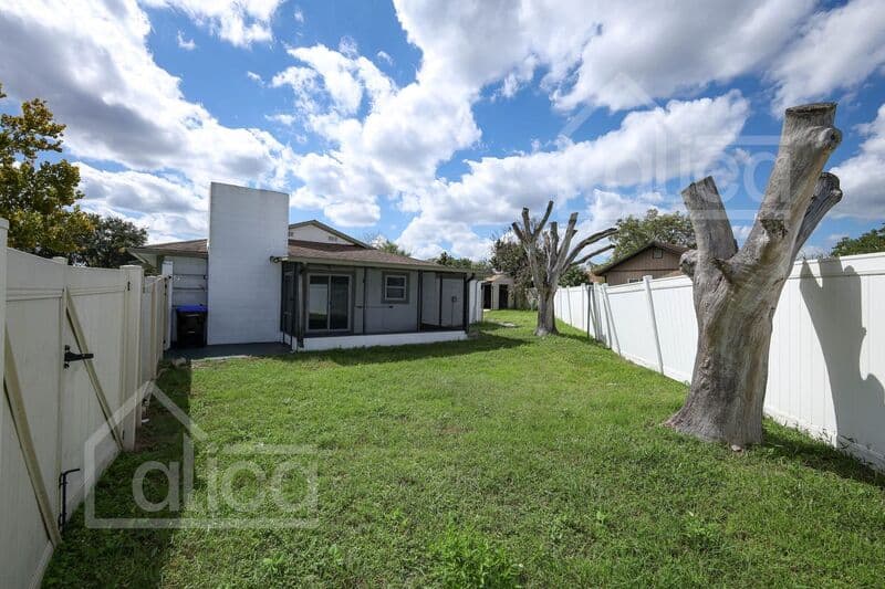 Orlando House: 3810 Cedarwaxwing Ave