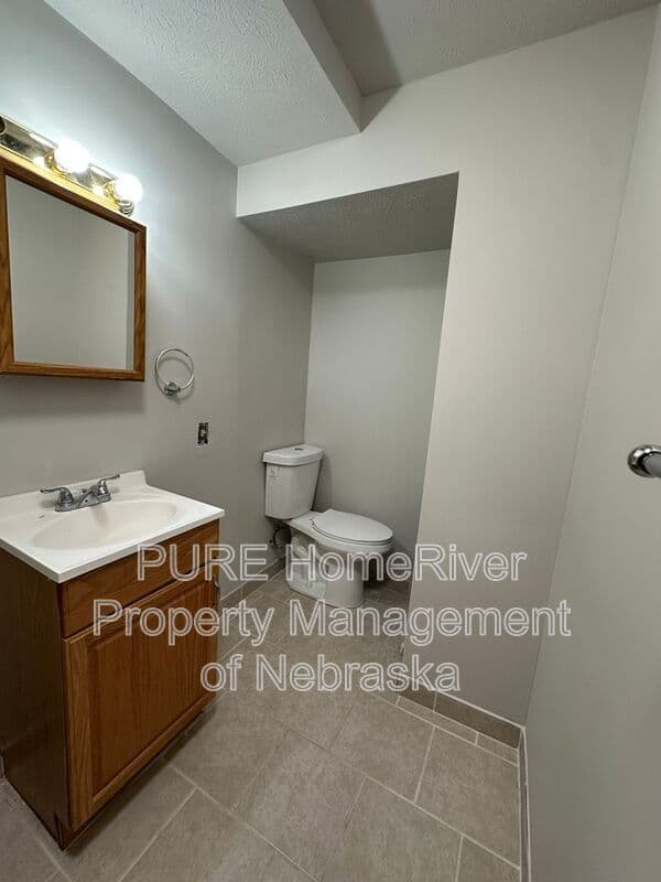 Omaha House: 12143 Ohern St