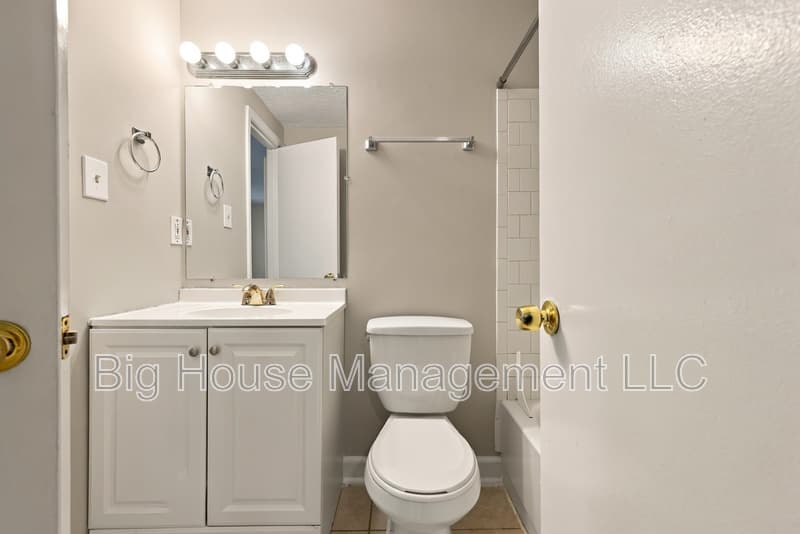 Waldorf Townhome: 1554 Pin Oak Dr