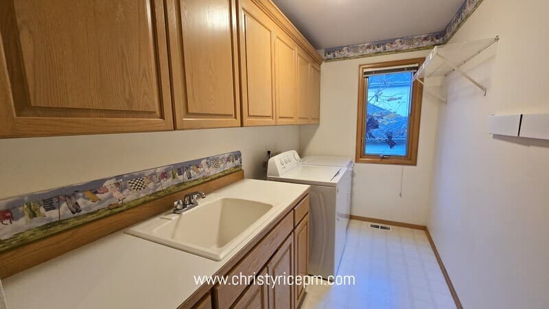 Redmond House: 16323 NE 50th Way