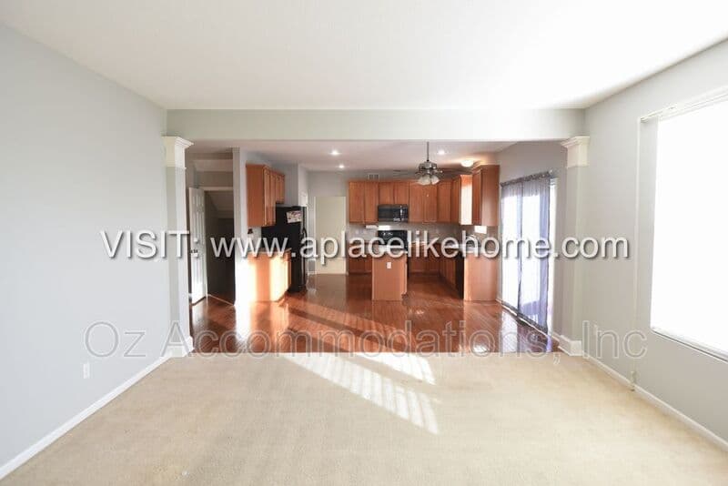Olathe House: 22413 W 113th Ter