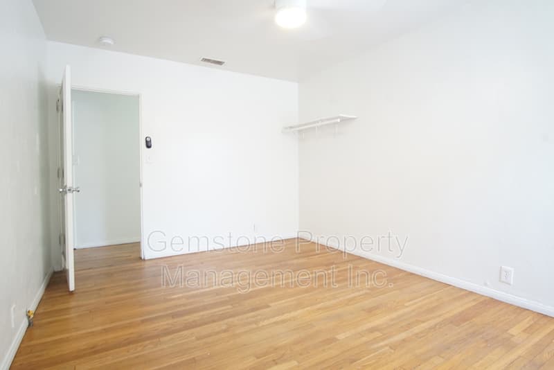 San Diego House: 5017 College Ave