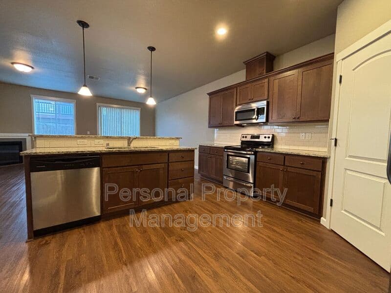 Vancouver House: 3303 NE 43rd Pl