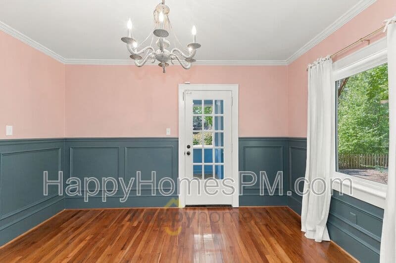 Summerville House: 917 South Main Street