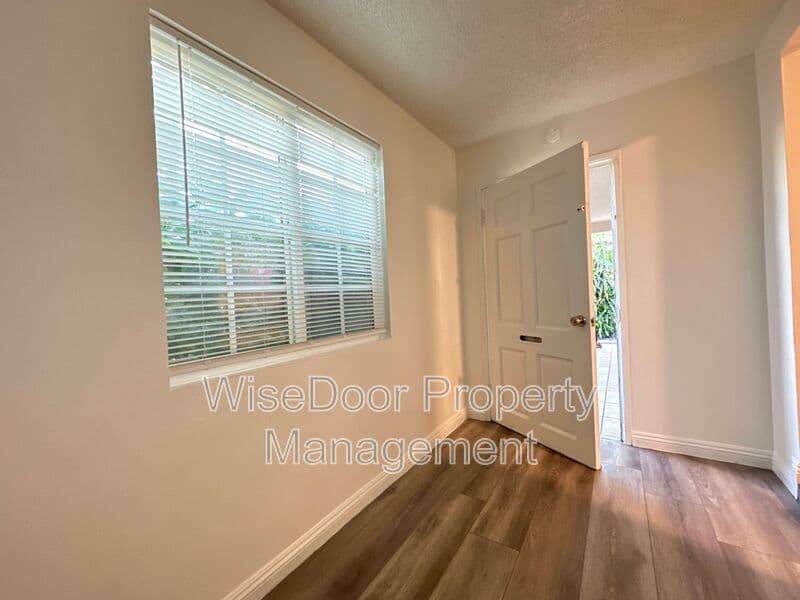Bell Condo: 6205 Alamo Ave.