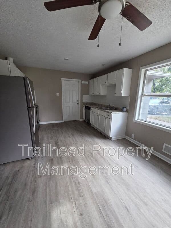 Kansas City House: 7806 E 112th St
