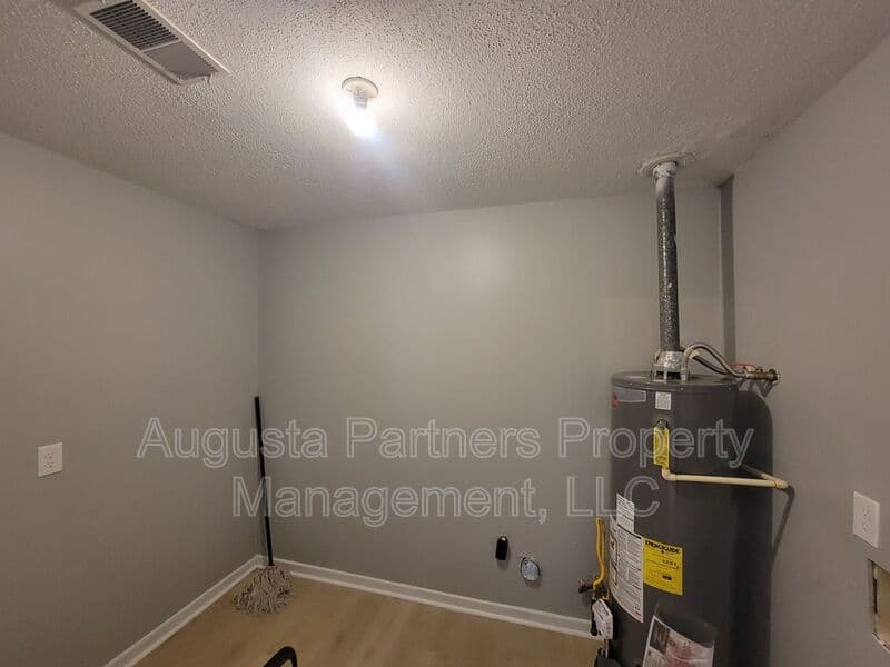 Augusta House: 2965 Meadowbrook Drive