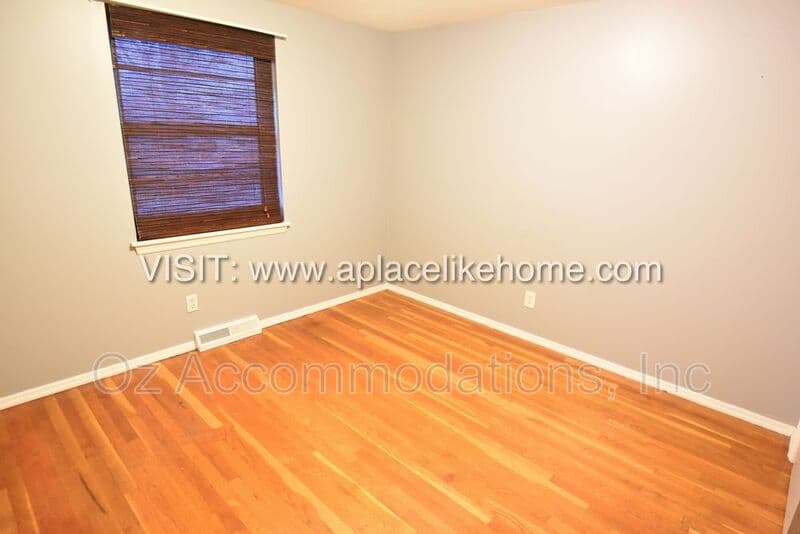 Kansas City Townhome: 5311 NE Barnes Ave