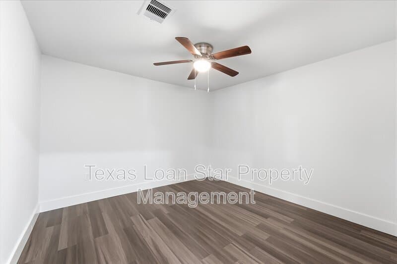 Houston House: 2281 Des Jardines St