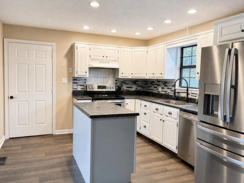 Hixson House: 1606 Lisa Lynn Dr