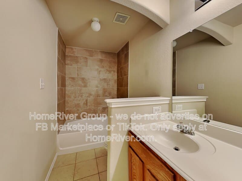 Allen Townhome: 1127 Sophia St