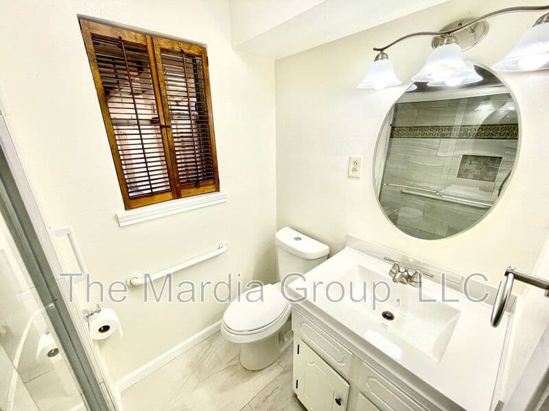 Garland House: 818 Worcester