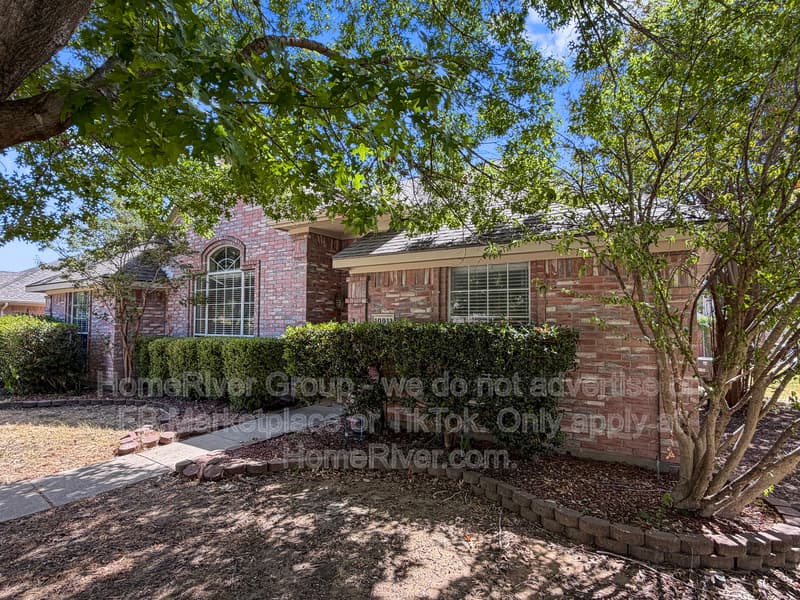 Frisco House: 10911 Red Cedar Dr