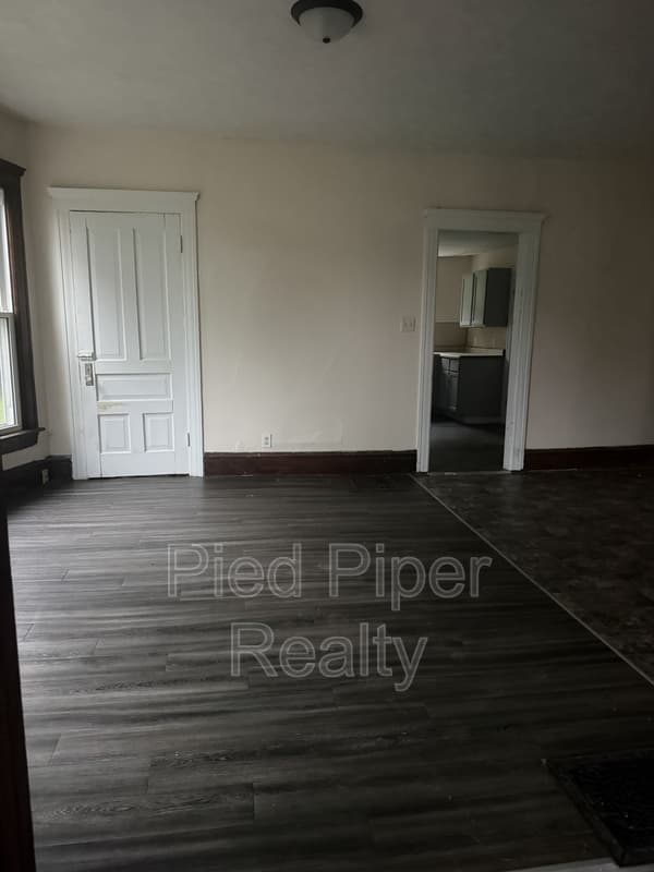 Freeport Condo: 817 S Benton Ave