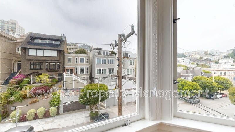 San Francisco Condo: 2250 Green Street