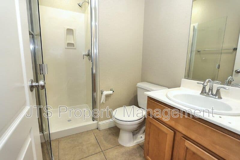 Orangevale House: 9041 Crescenda Lane