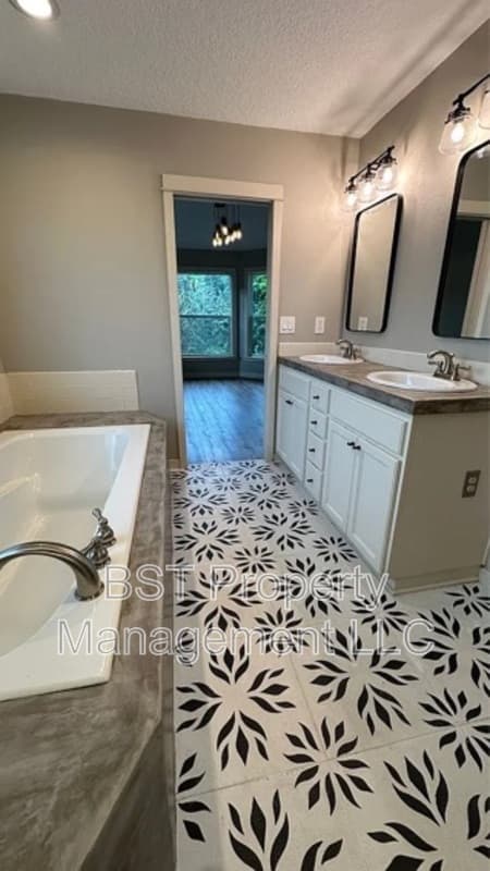 West Linn House: 25130 Rancho Lobo Court