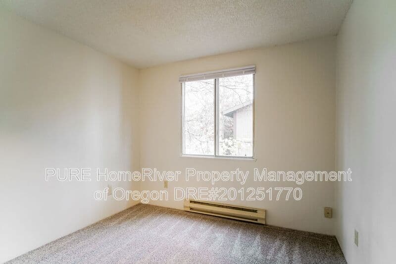 Portland Condo: 14142 NE Sandy Blvd