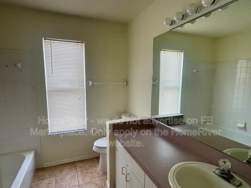 Riverview House: 9810 Sunnyoak Dr