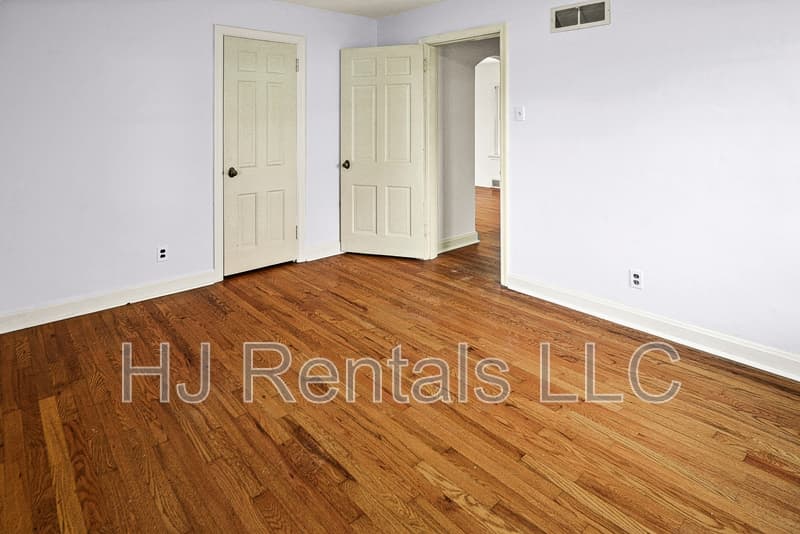 Florissant House: 1305 South New Florissant Road