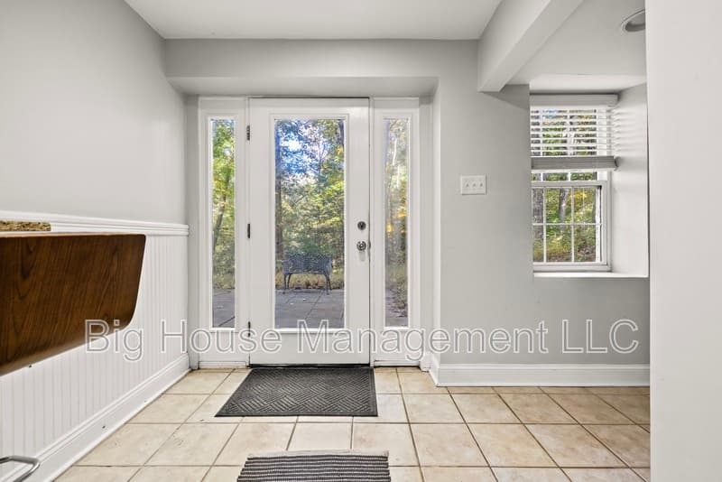 Sterling House: 47284 Grandview Pl