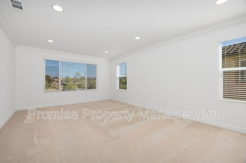 Oceanside House: 5514 Lipizzaner Circle