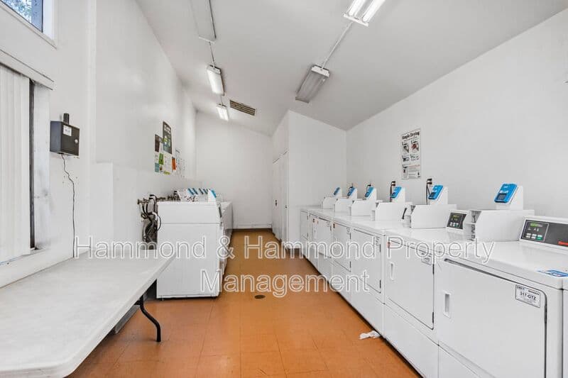 Tarzana Condo: 5700 Etiwanda Ave.