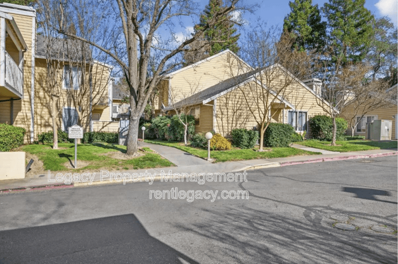 Fair Oaks Condo: 11330 Fair Oaks Blvd