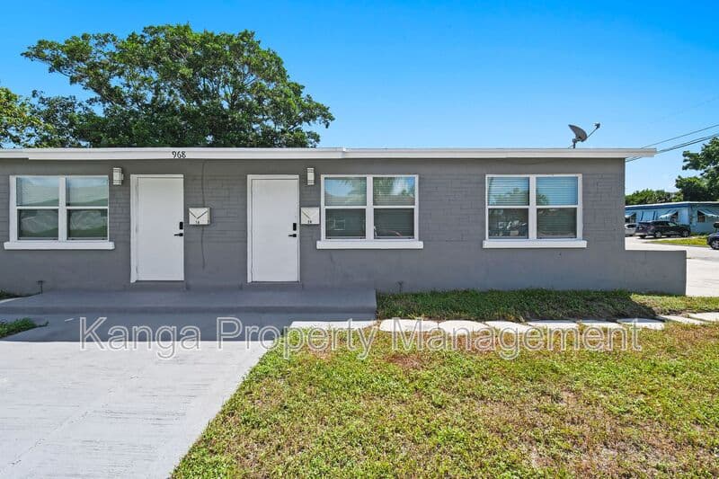 Riviera Beach Condo: 968 W 9th St