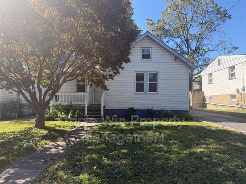 Saint Louis House: 3643 Boswell Ave