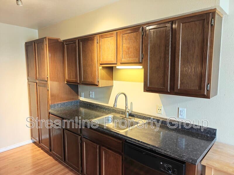 denver Condo: 7665 e eastman ave